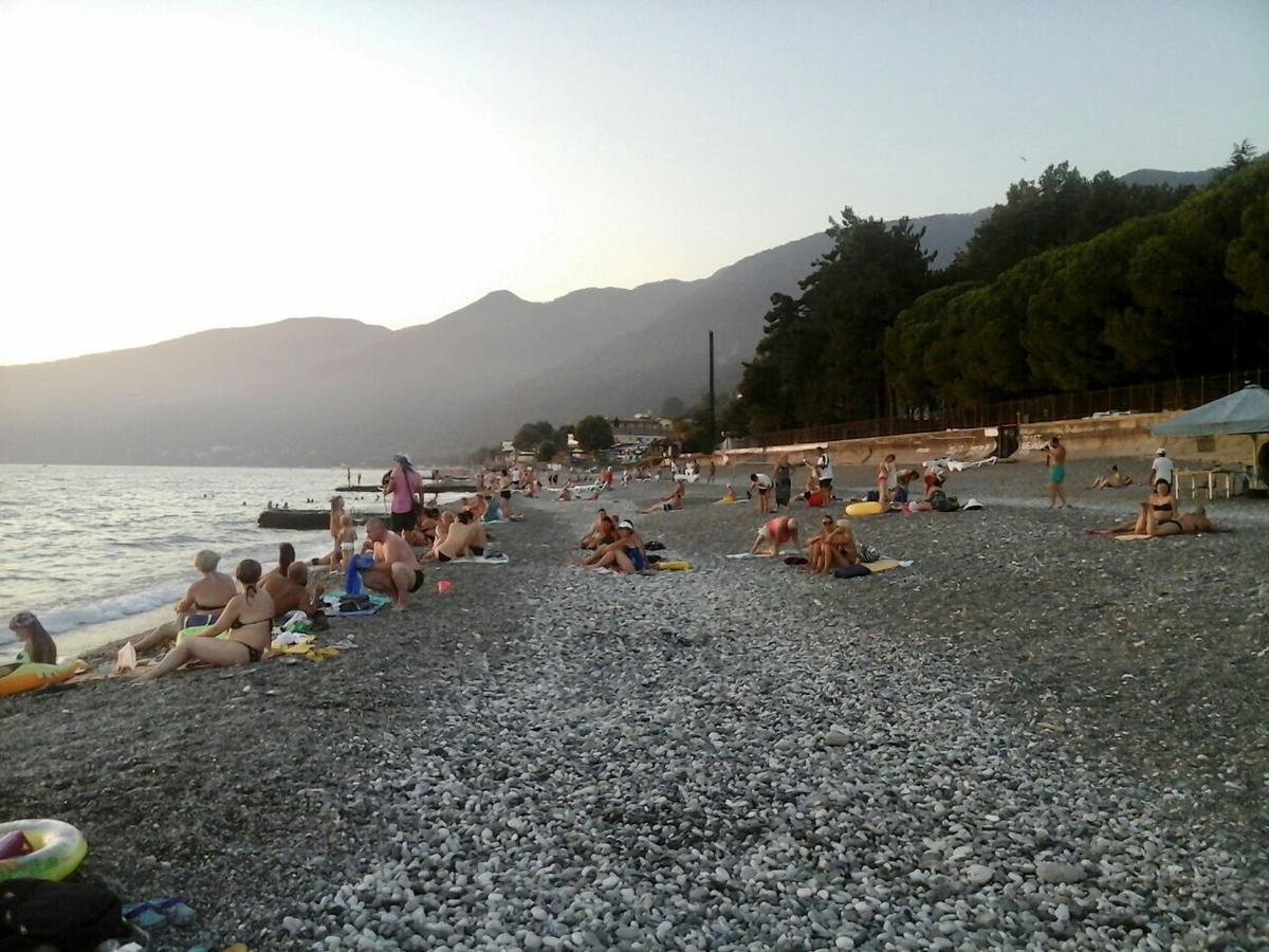 Частный Дом У Моря Gagra Exteriör bild